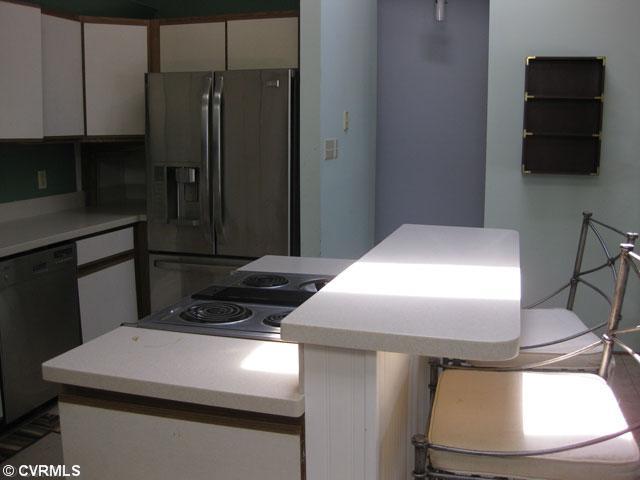 12502 Tower Road Doswell, VA 23047 - Photo 5 of 12 Kitchen - Kitchen with Corian countertops.