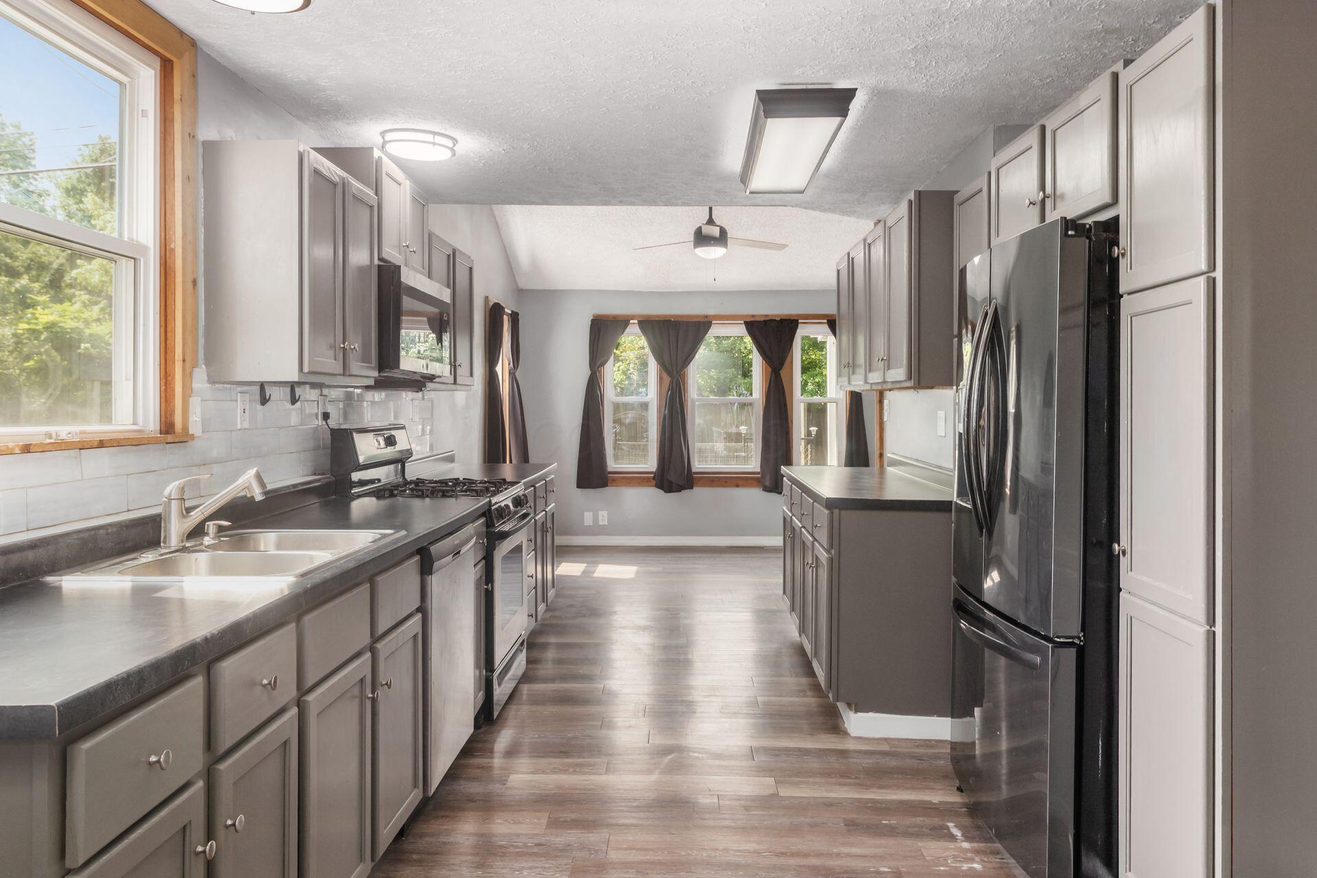 14066 Cleveland Road Southwest Pataskala, OH 43062 - Photo 16 of 37 Kitchen