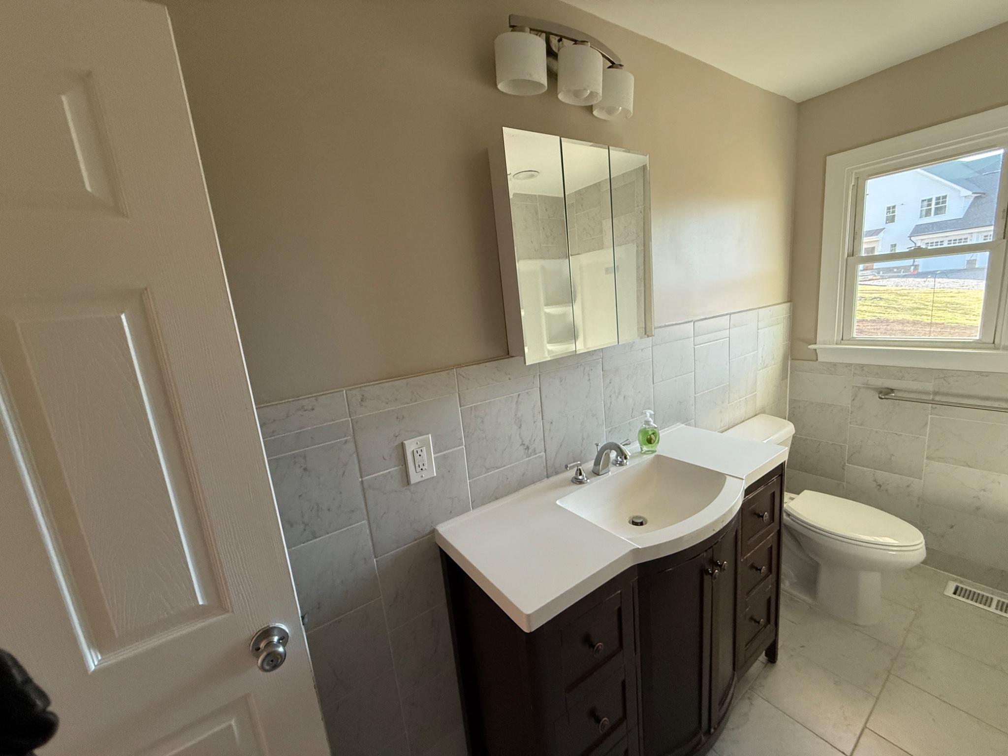 3235 Old Liberty Road New Windsor, MD 21776 - Photo 10 of 21 Main Level Modern Bathroom w/ Shower/Tub