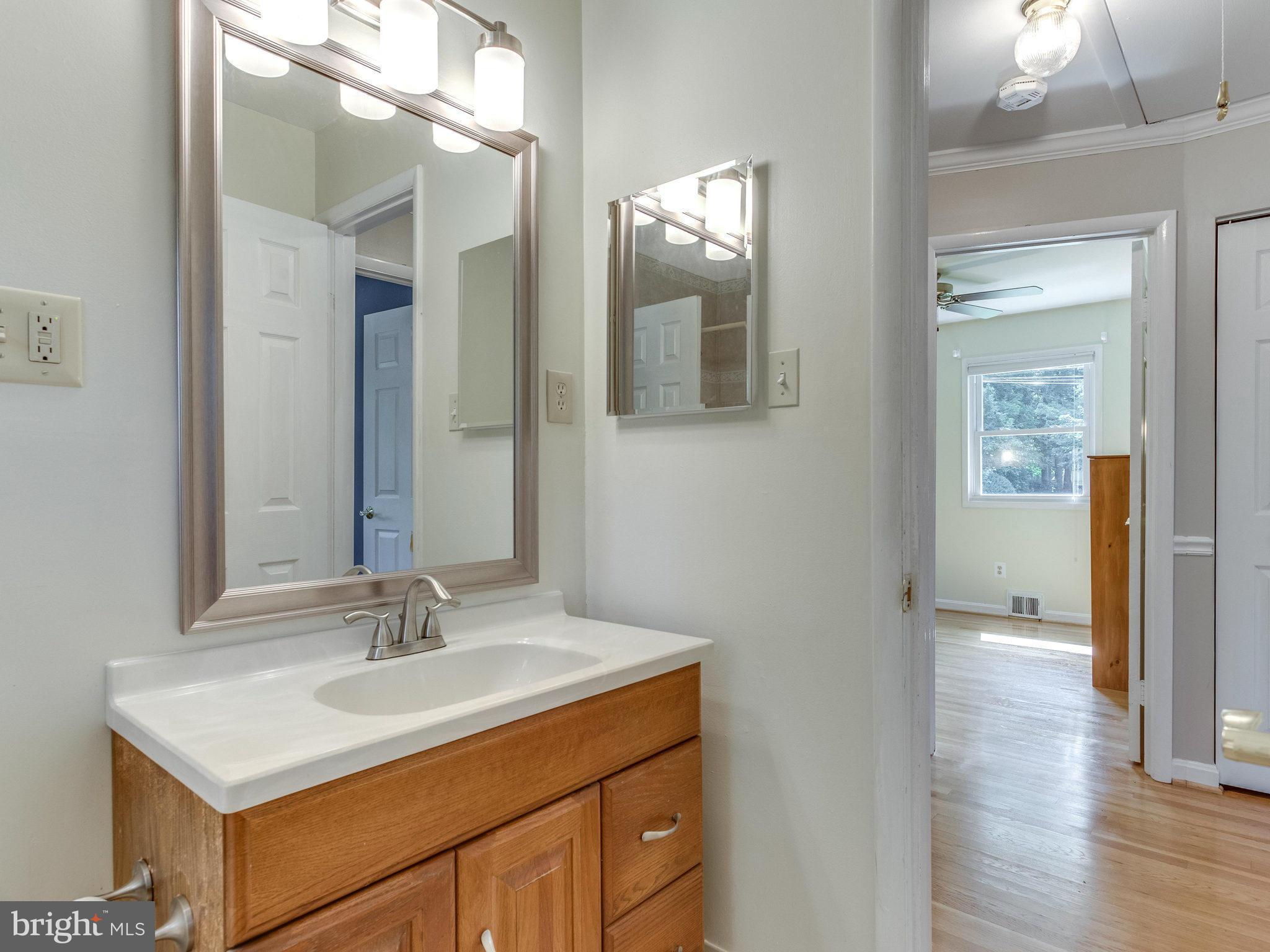 6220 Tyner Street Springfield, VA 22152 - Photo 17 of 30 Upper Bath