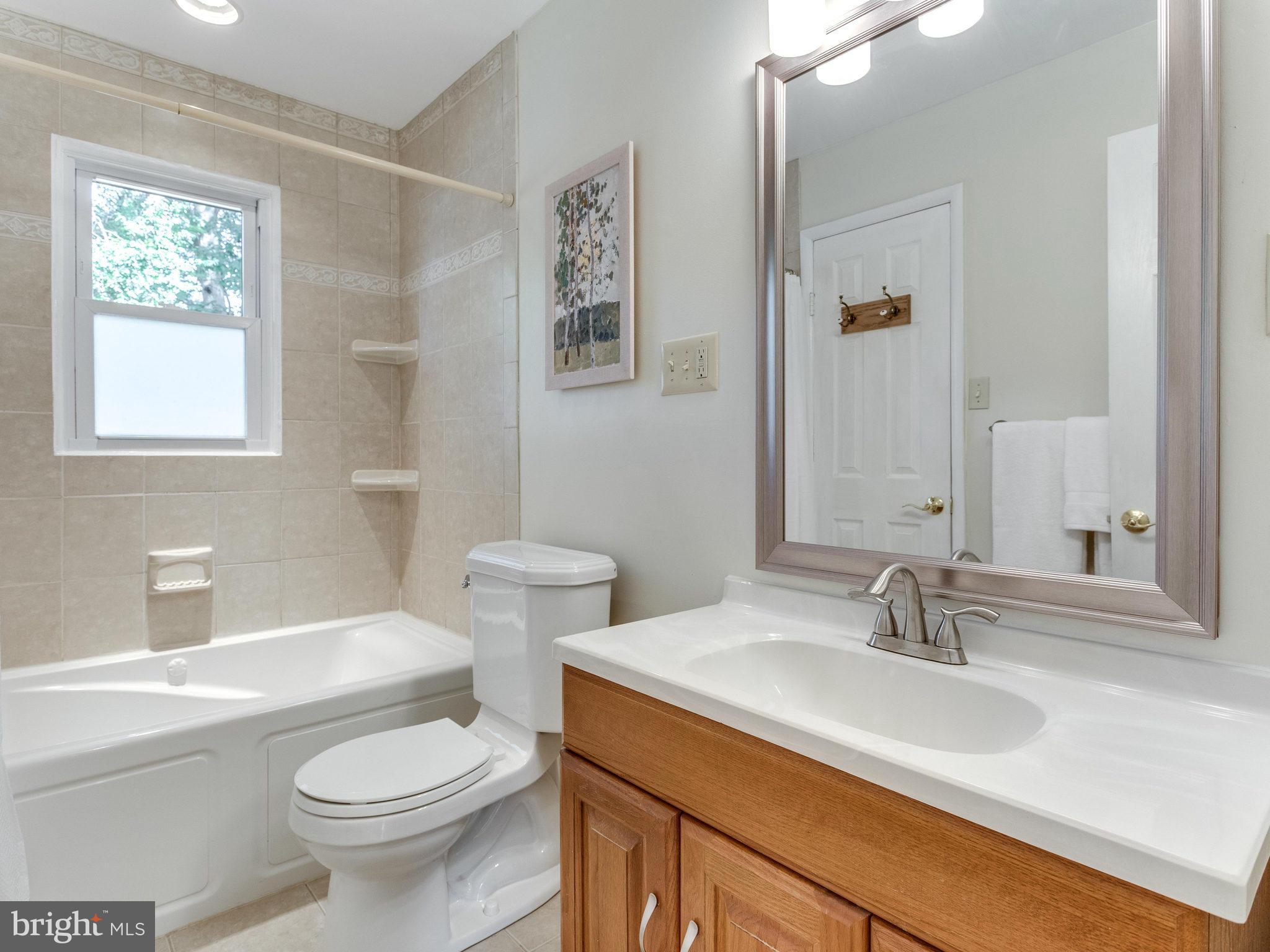 6220 Tyner Street Springfield, VA 22152 - Photo 18 of 30 Upper Bath
