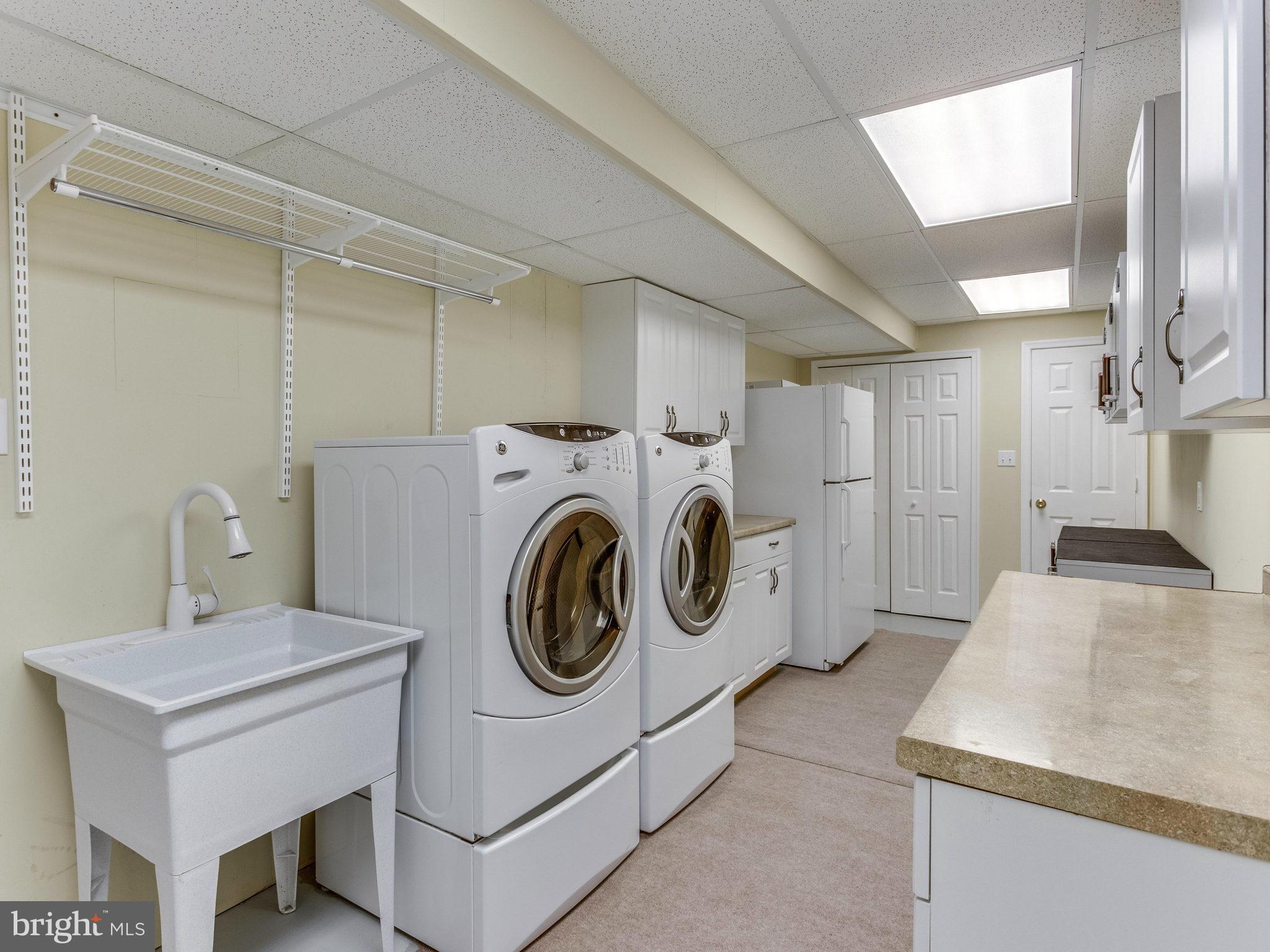 6220 Tyner Street Springfield, VA 22152 - Photo 27 of 30 Laundry