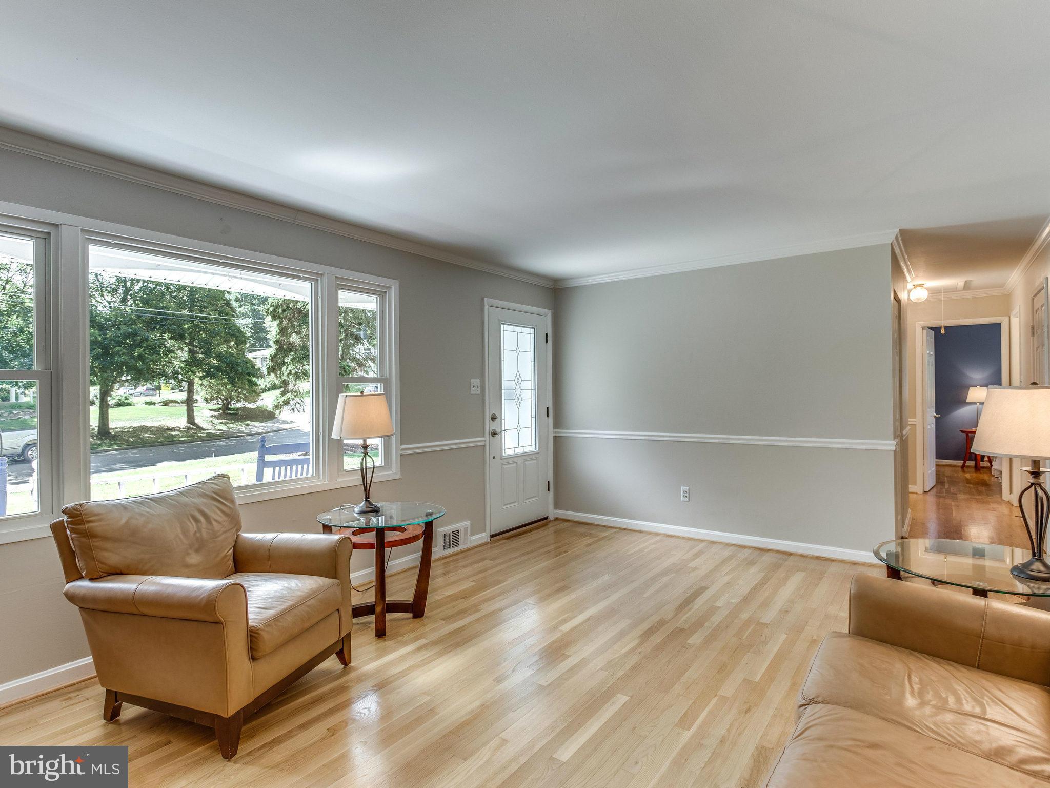 6220 Tyner Street Springfield, VA 22152 - Photo 5 of 30 Living Room