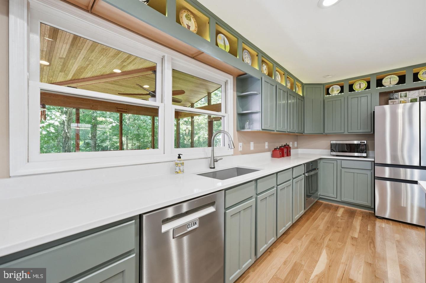 8109 Counselor Road Manassas, VA 20112 - Photo 19 of 92 Loads of counter space