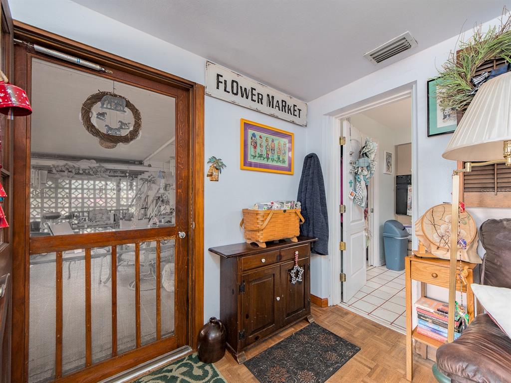 471 Sierra Circle Largo, FL 33770 - Photo 18 of 23