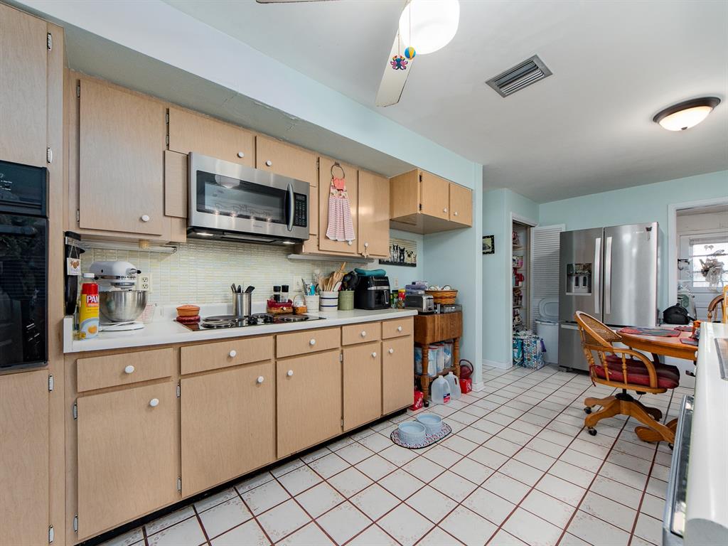 471 Sierra Circle Largo, FL 33770 - Photo 10 of 23