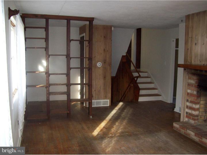 54 Perry Drive Ewing, NJ 08628 - Photo 3 of 8 Gallery Image 3