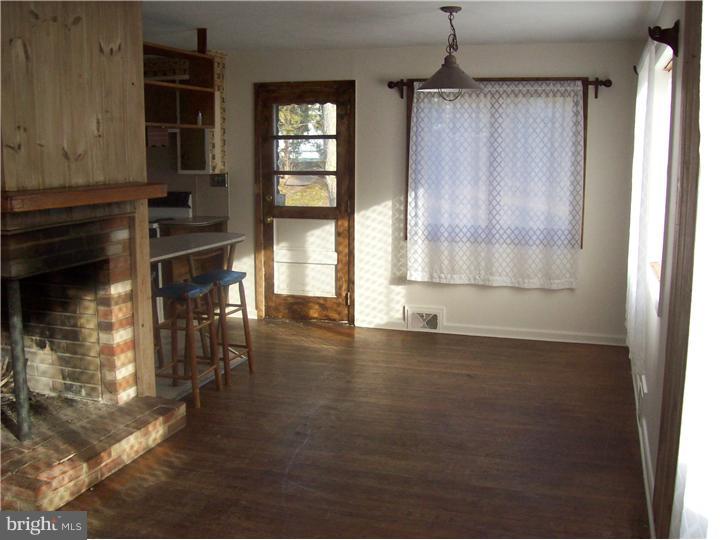 54 Perry Drive Ewing, NJ 08628 - Photo 5 of 8 Gallery Image 5