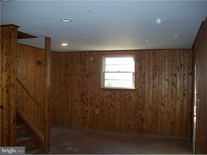 54 Perry Drive Ewing, NJ 08628 - Photo 7 of 8 Gallery Image 7