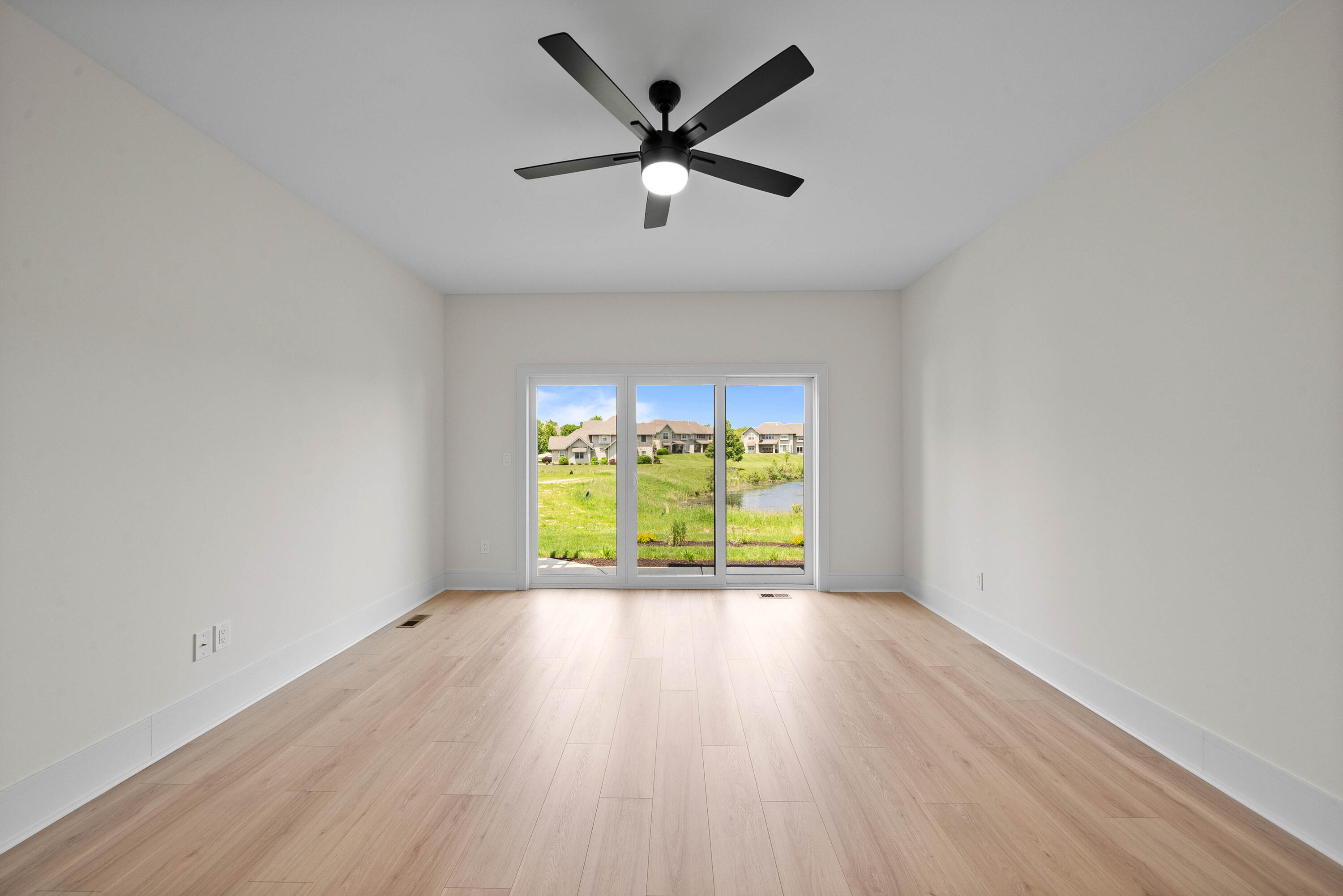 713 Greenview Circle, Unit 5518A Geneva, WI 53147 - Photo 12 of 42 713 Greenview Cir - Interior-30