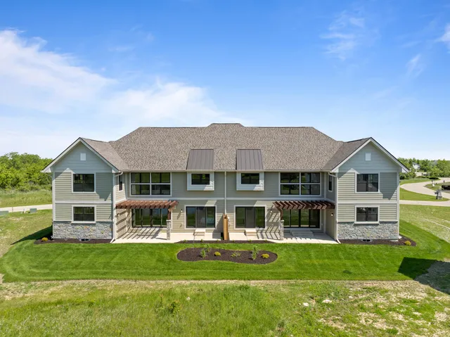 $814,000 | 713 Greenview Circle, Unit 5518A, Geneva, WI 53147