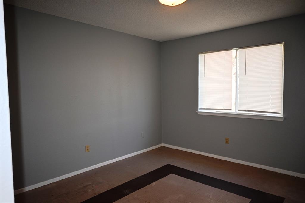 817 Lexington Road Elgin, TX 78621 - Photo 11 of 20 a small space with a window