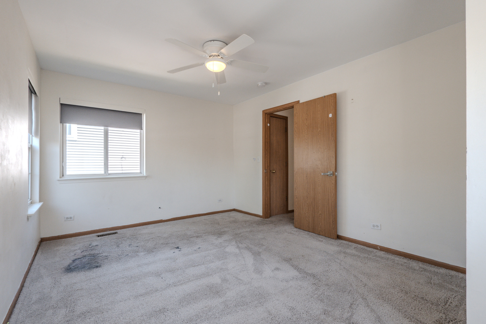 823 Park Bluff Circle Elgin, IL 60120 - Photo 11 of 20 a view of an empty room with a window
