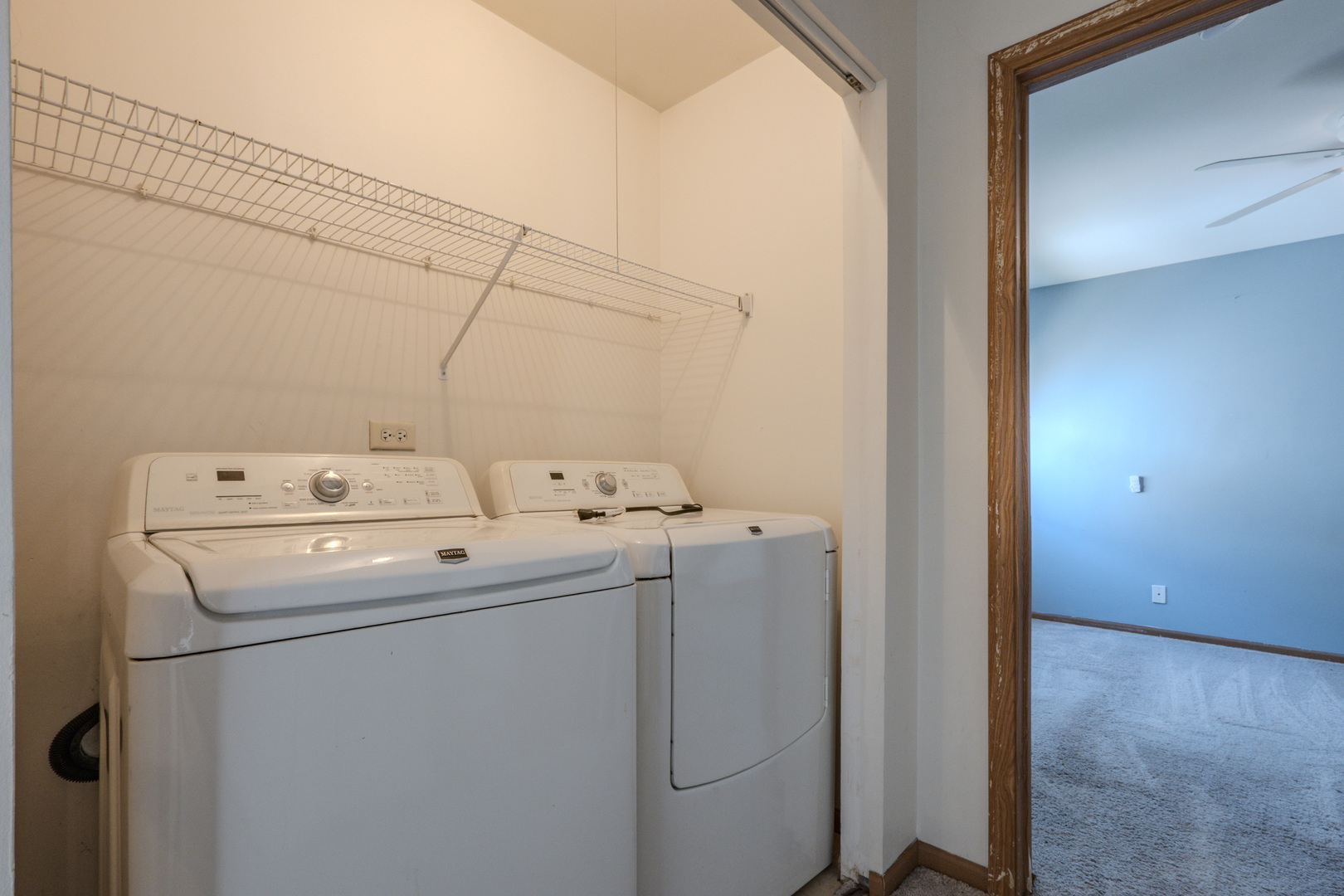 823 Park Bluff Circle Elgin, IL 60120 - Photo 12 of 20 a utility room with dryer and washer