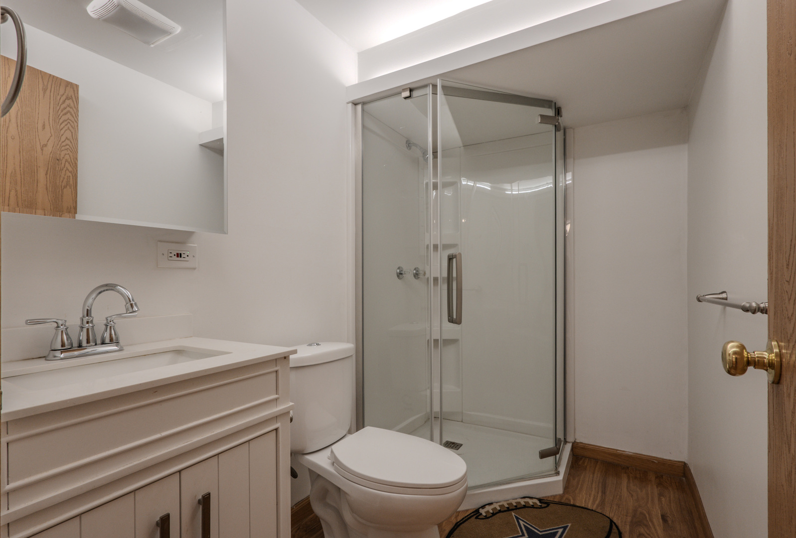 823 Park Bluff Circle Elgin, IL 60120 - Photo 14 of 20 a bathroom with a sink toilet and shower