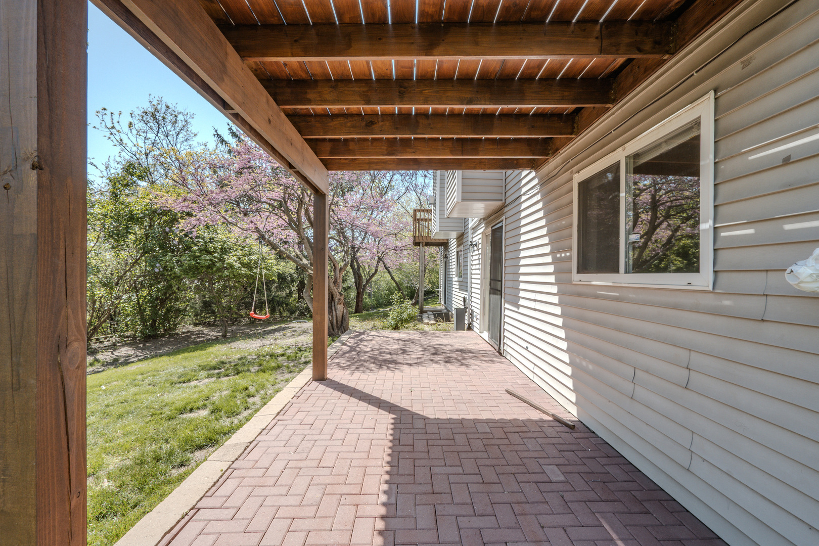 823 Park Bluff Circle Elgin, IL 60120 - Photo 19 of 20 a porch with seating space