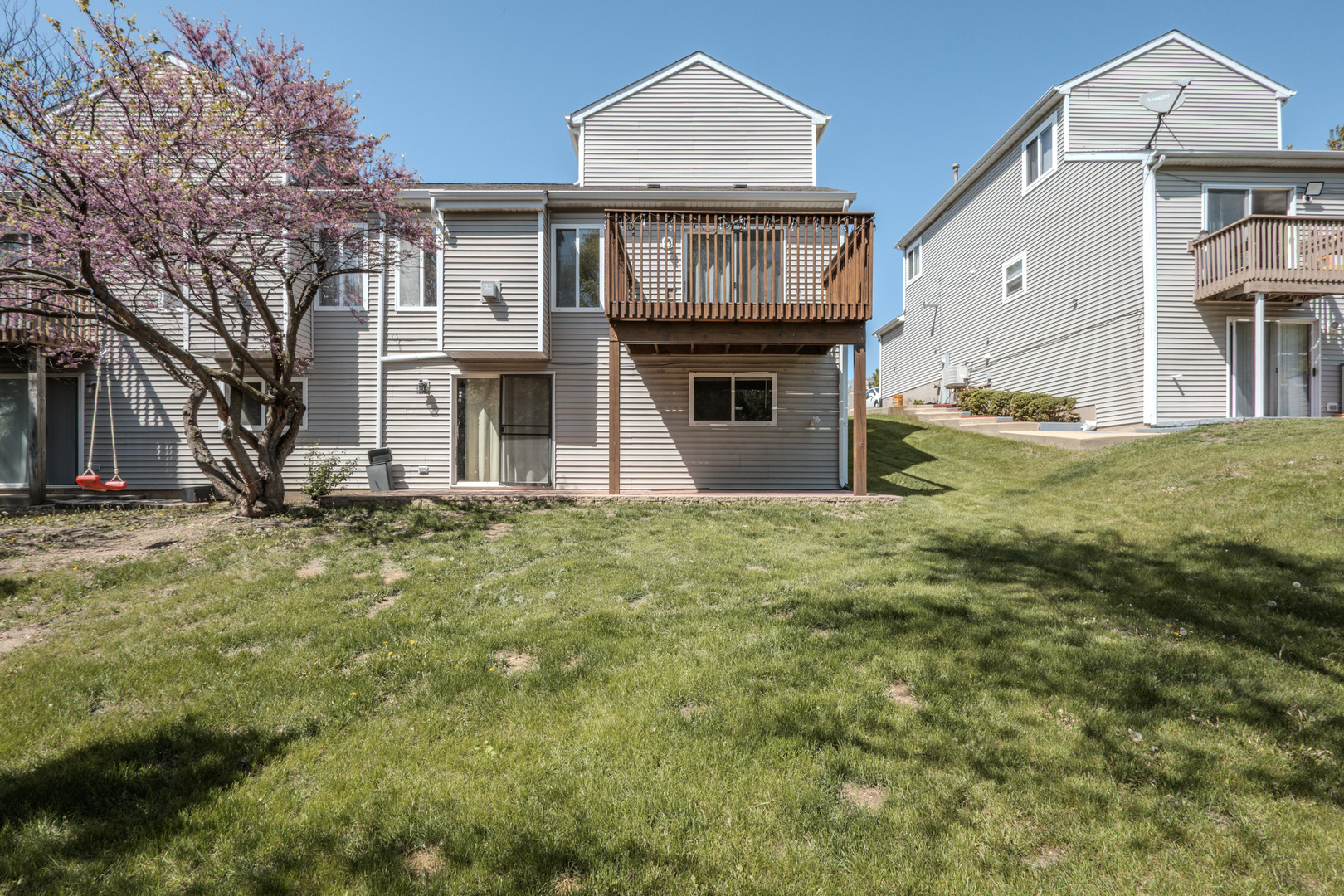 823 Park Bluff Circle Elgin, IL 60120 - Photo 20 of 20 a front view of a house with a garden