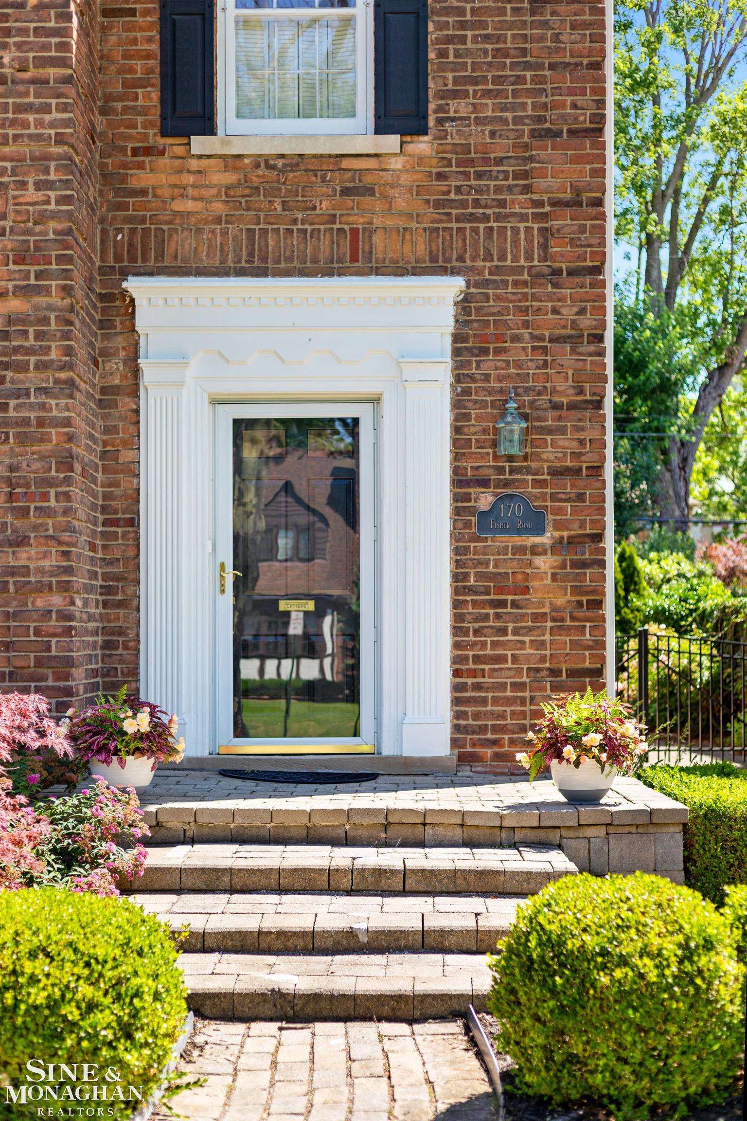 170 Fisher Road Grosse Pointe Farms, MI 48230 - Photo 4 of 38