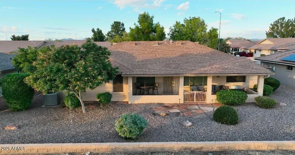 a view of a house with yard and plants