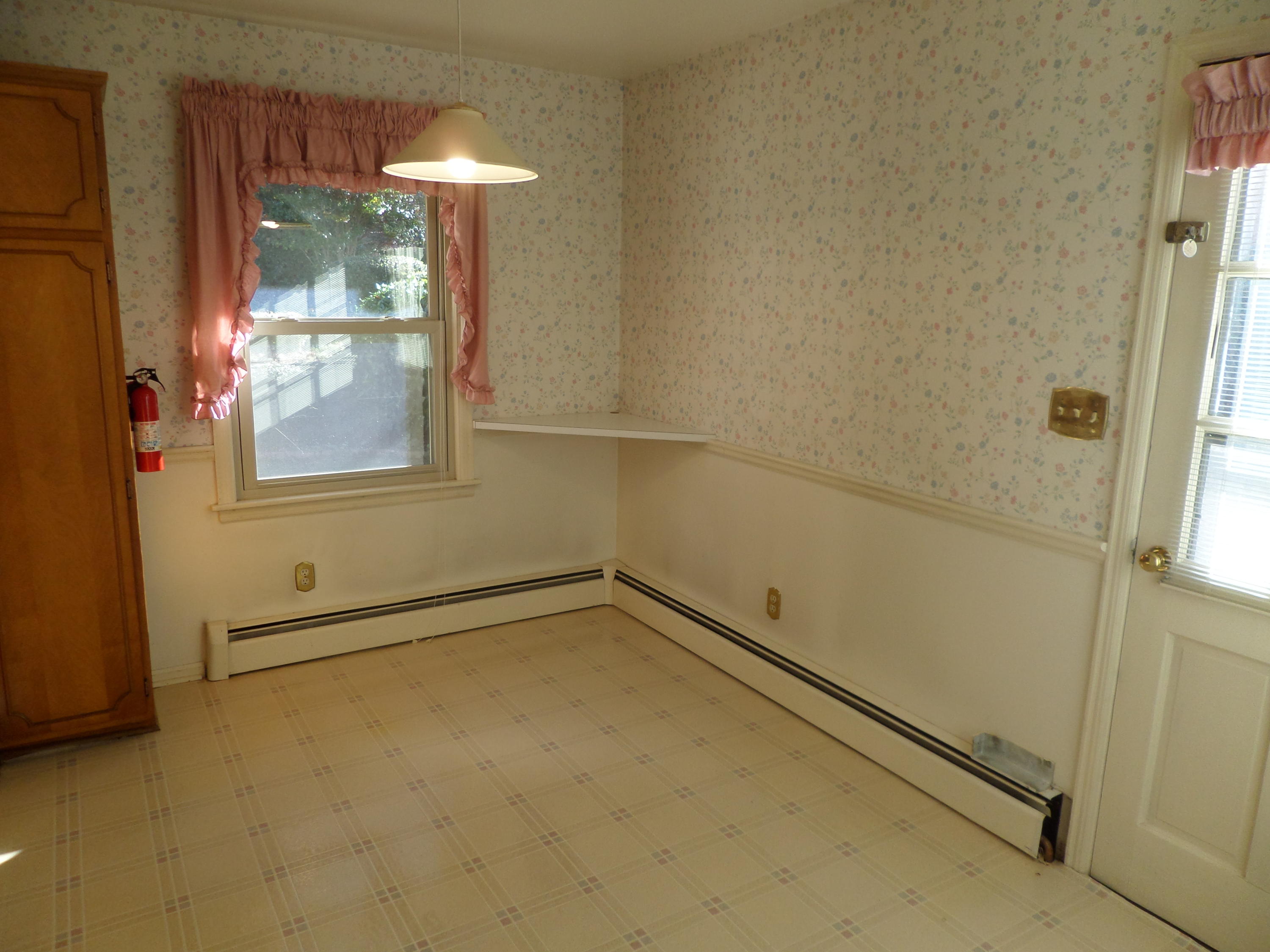 3002 Lofton Road Roanoke, VA 24018 - Photo 11 of 28 Eat-in kitchen