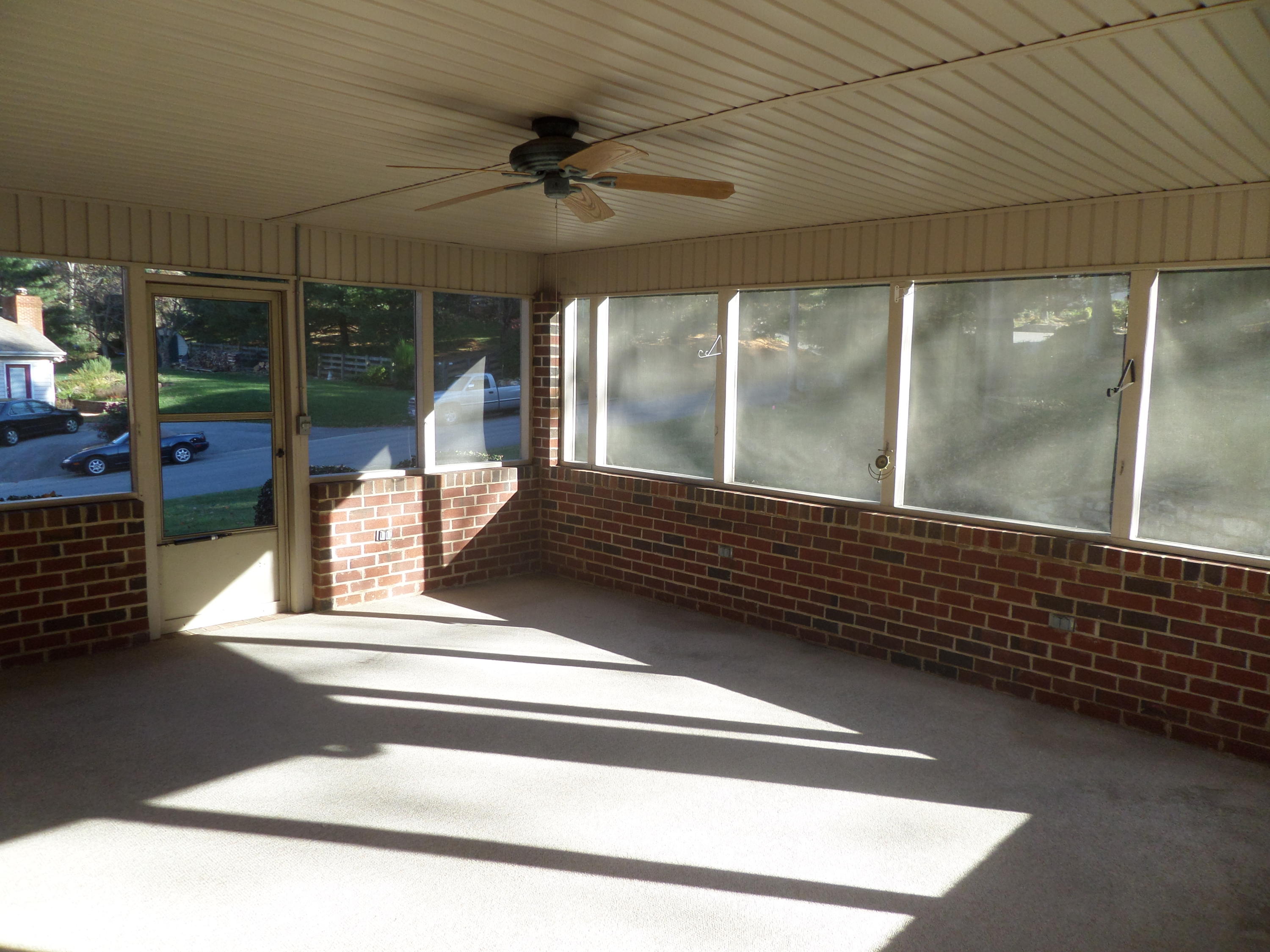 3002 Lofton Road Roanoke, VA 24018 - Photo 20 of 28 Screened Porch