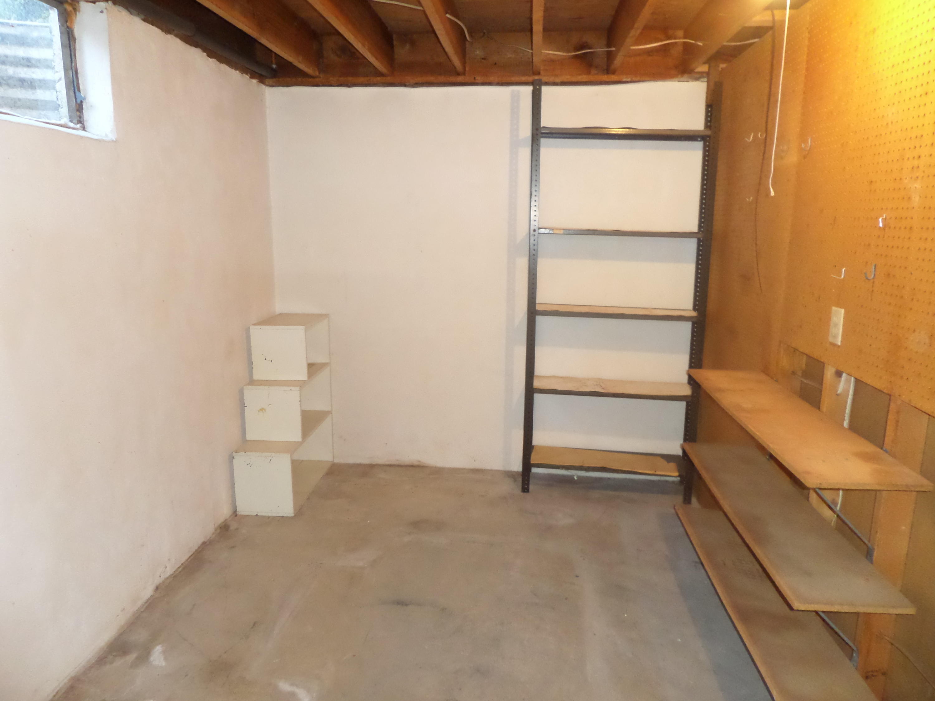 3002 Lofton Road Roanoke, VA 24018 - Photo 26 of 28 Storage in laundry room
