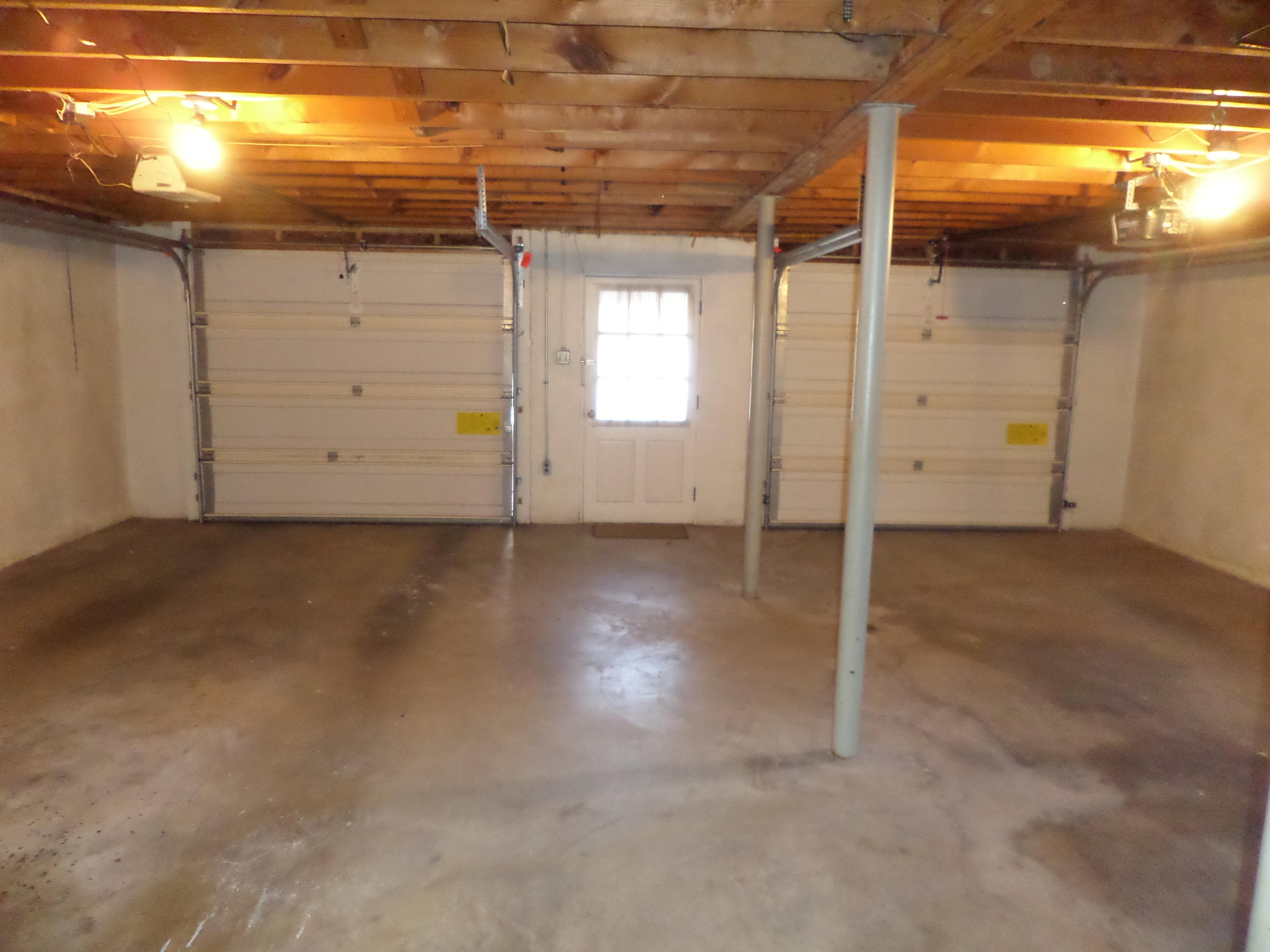 3002 Lofton Road Roanoke, VA 24018 - Photo 27 of 28 Garage