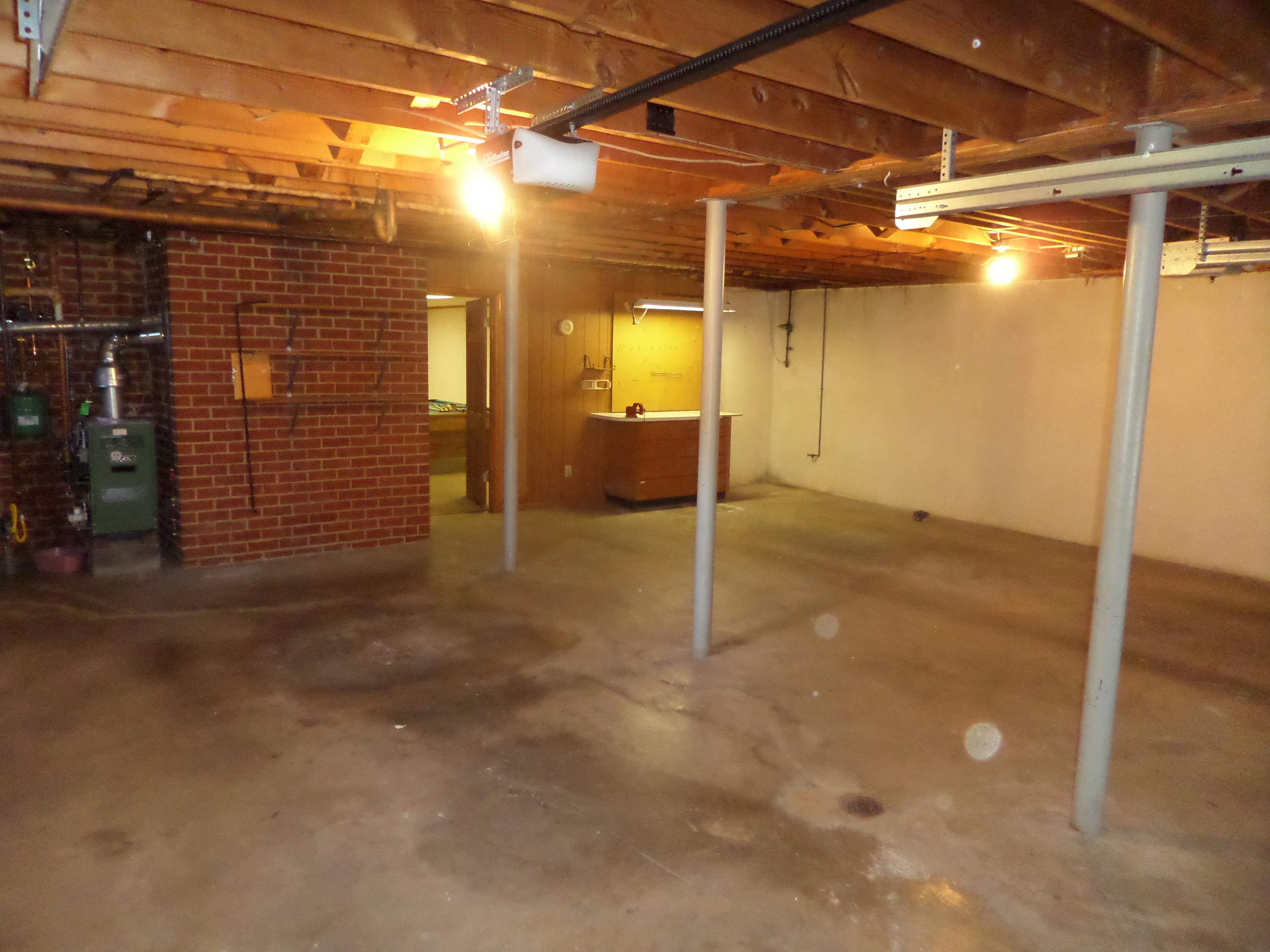 3002 Lofton Road Roanoke, VA 24018 - Photo 28 of 28 Oversized garage has workspace