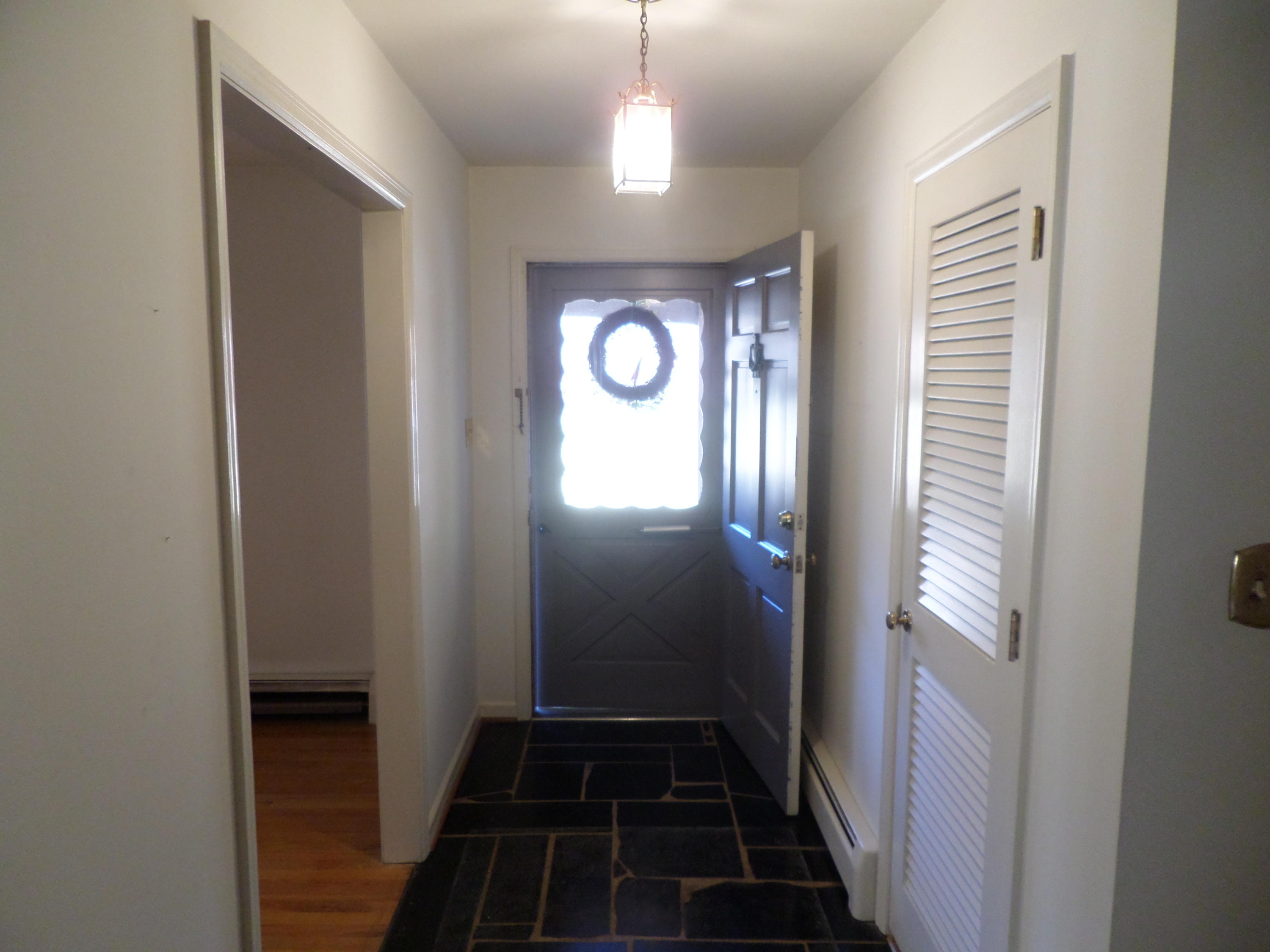 3002 Lofton Road Roanoke, VA 24018 - Photo 6 of 28 Front entry