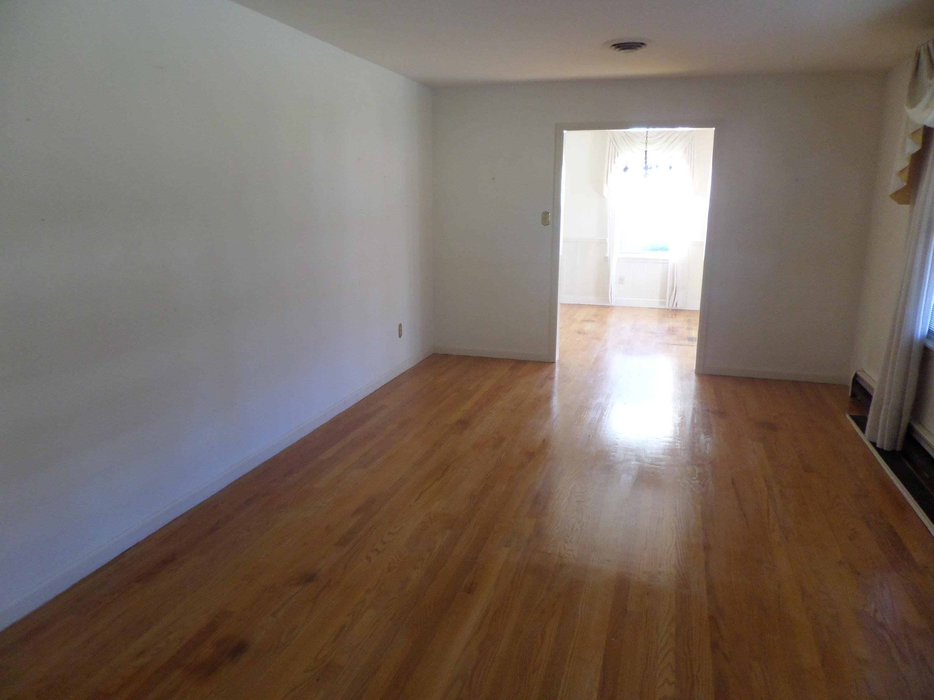 3002 Lofton Road Roanoke, VA 24018 - Photo 7 of 28 Living Room