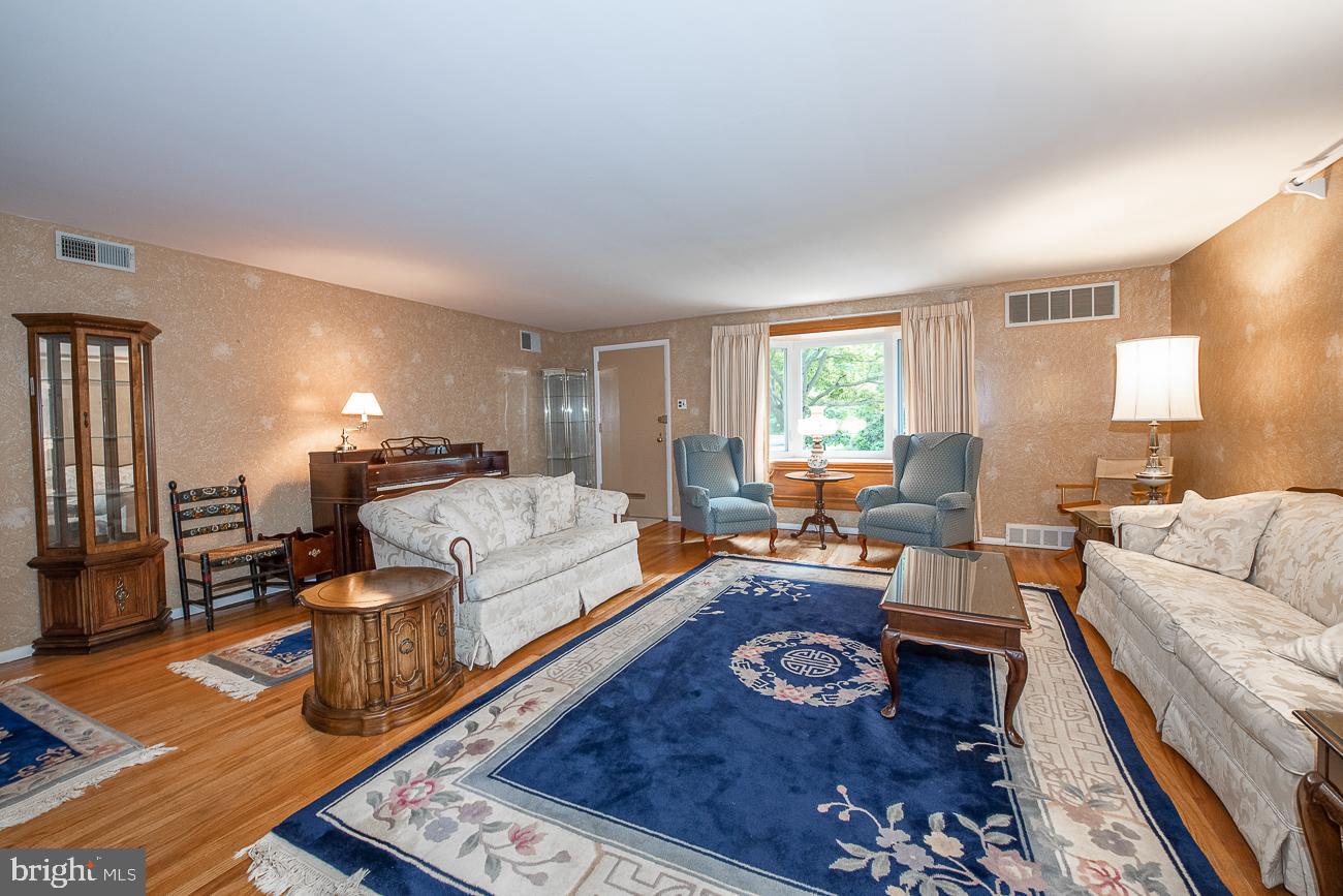 260 Frederick Road Havertown, PA 19083 - Photo 3 of 17