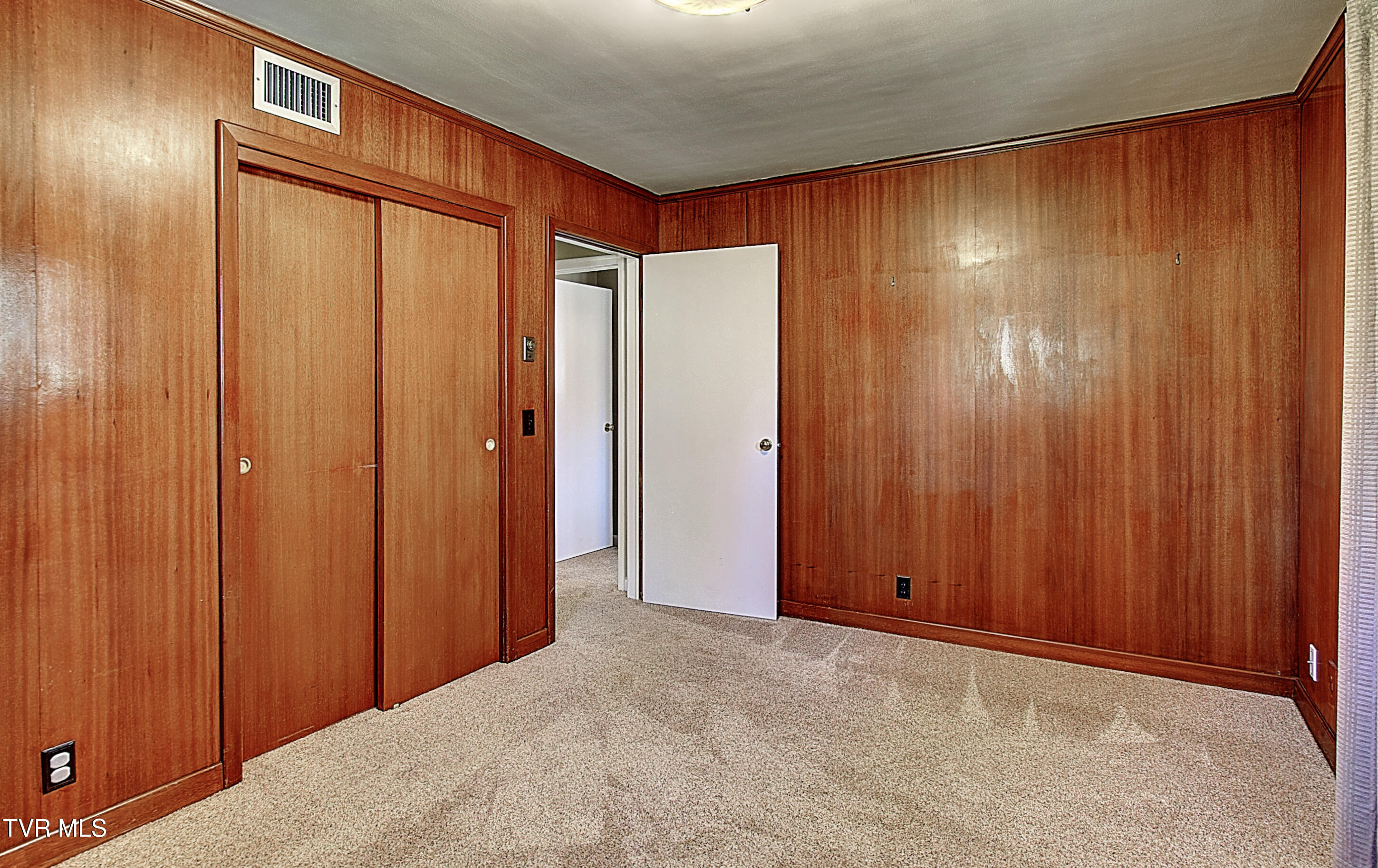 528 Bays View Road Kingsport, TN 37660 - Photo 21 of 40 DSC_0379And8more
