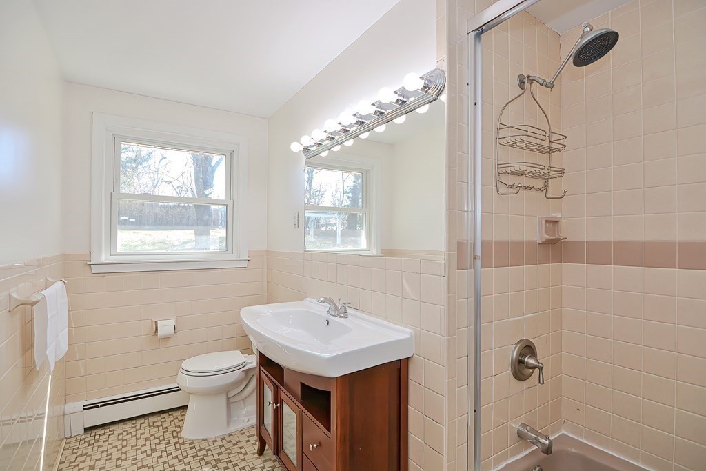 19 Old Wood Road Framingham, MA 01701 - Photo 14 of 38 Gallery Image 14