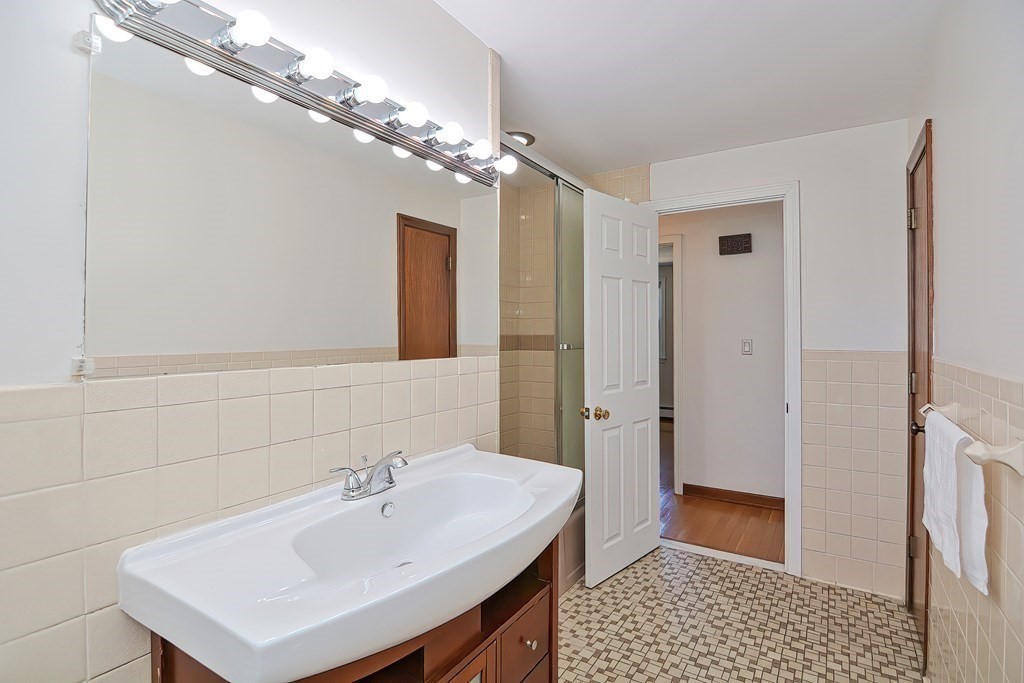 19 Old Wood Road Framingham, MA 01701 - Photo 15 of 38 Gallery Image 15