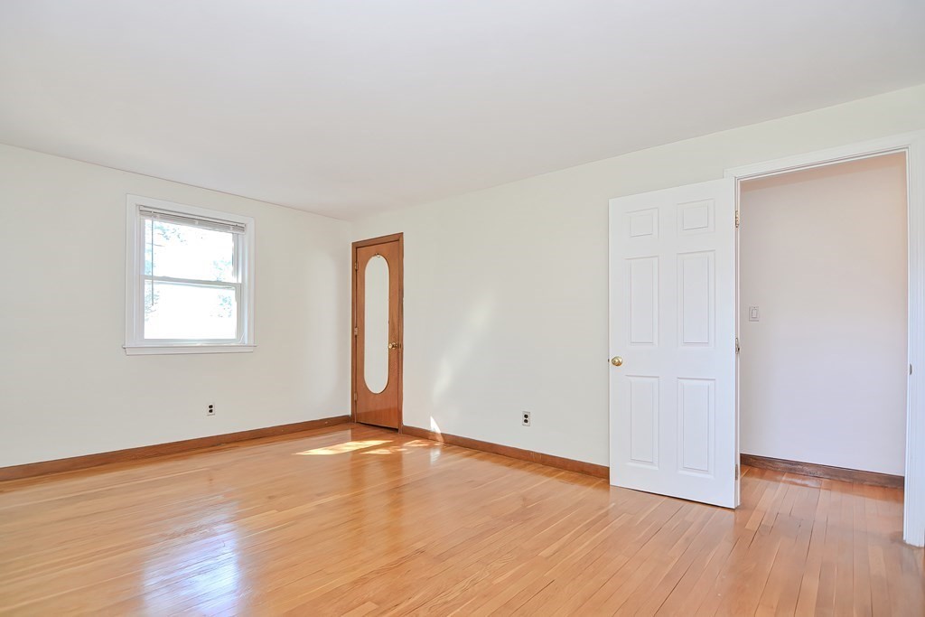 19 Old Wood Road Framingham, MA 01701 - Photo 8 of 38 Gallery Image 8
