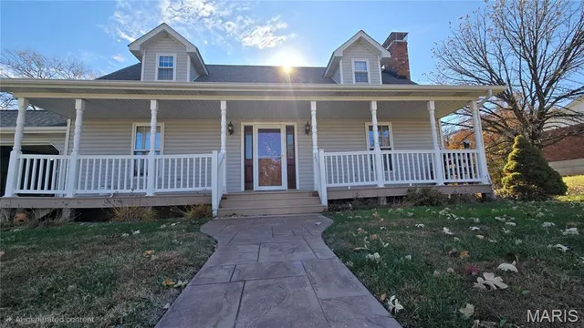 $277,500 | 320 North Cedar Bluff Drive, Valmeyer, IL 62295