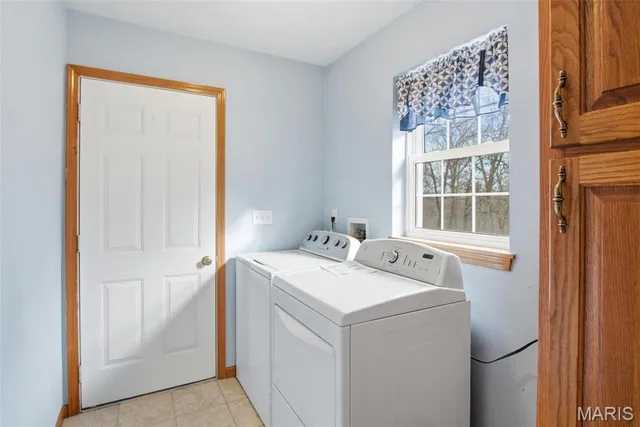 $277,500 | 320 North Cedar Bluff Drive, Valmeyer, IL 62295