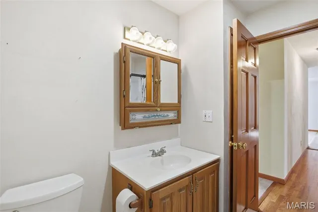 $277,500 | 320 North Cedar Bluff Drive, Valmeyer, IL 62295