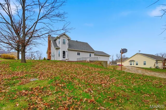 $277,500 | 320 North Cedar Bluff Drive, Valmeyer, IL 62295