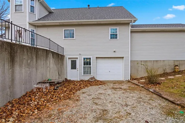 $277,500 | 320 North Cedar Bluff Drive, Valmeyer, IL 62295