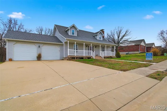 $277,500 | 320 North Cedar Bluff Drive, Valmeyer, IL 62295