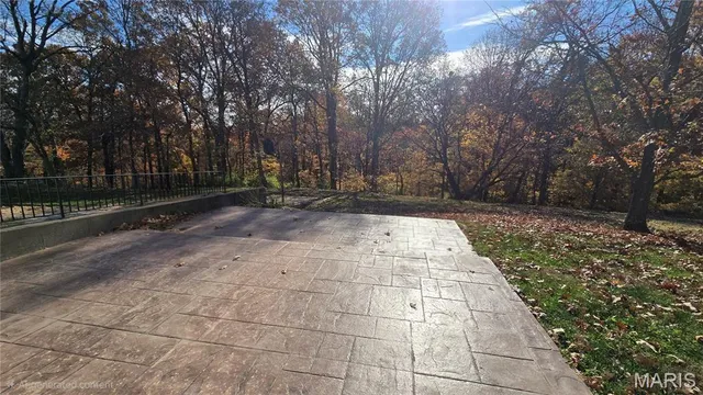 $277,500 | 320 North Cedar Bluff Drive, Valmeyer, IL 62295