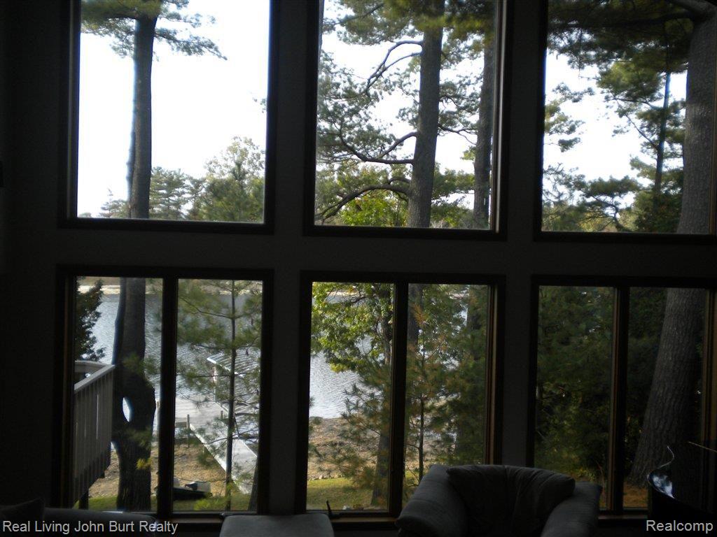 932 Pine Tree Road Lake Orion, MI 48362 - Photo 9 of 20 Lake Views & Towering Pines