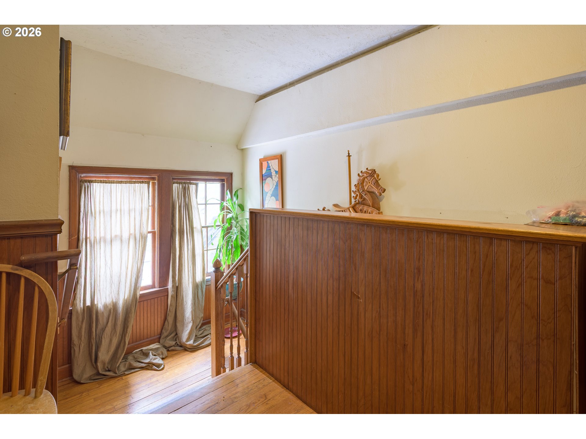 325 River Road Eugene, OR 97404 - Photo 20 of 44 Staircase