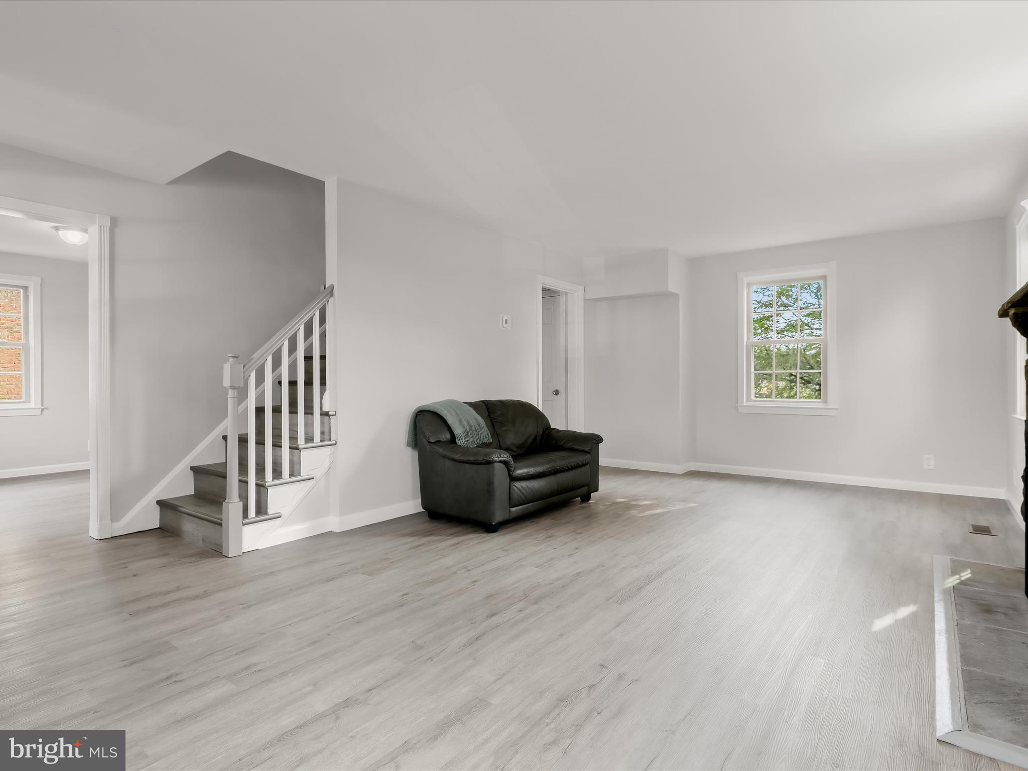 7012 Deerfield Road Pikesville, MD 21208 - Photo 3 of 43 Living Room