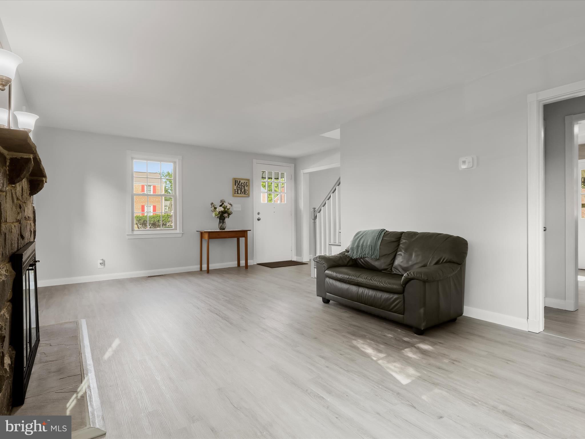 7012 Deerfield Road Pikesville, MD 21208 - Photo 4 of 43 Living Room