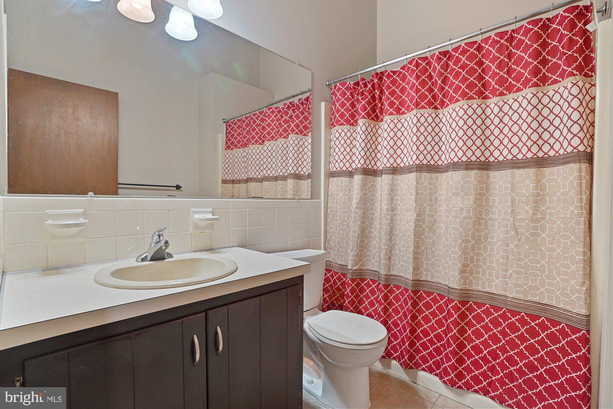 119 Merion Lane Reading, PA 19607 - Photo 16 of 26 Full bathroom