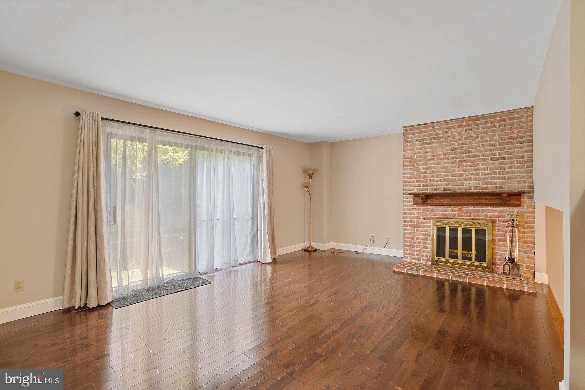 119 Merion Lane Reading, PA 19607 - Photo 10 of 26 Living Room
