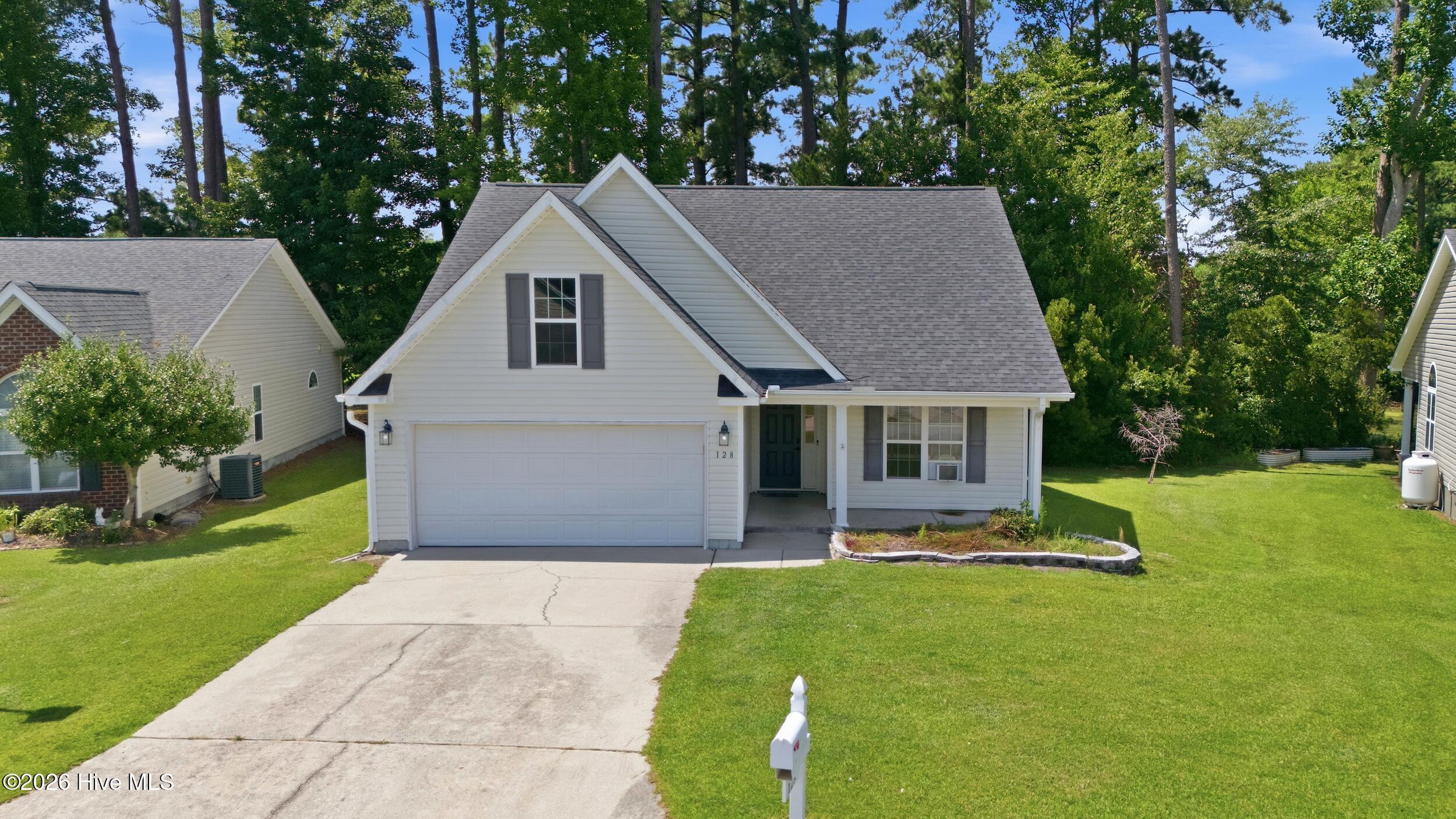 128 Bermuda View New Bern, NC 28560 - Photo 1 of 41 Front