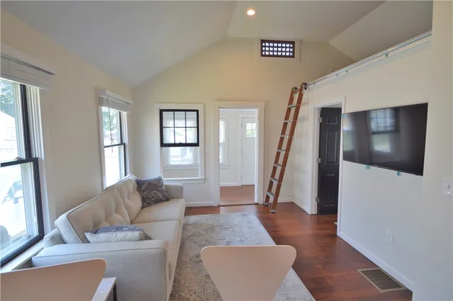 $2,600 | 108 Ormerod Avenue, Portsmouth, RI 02871